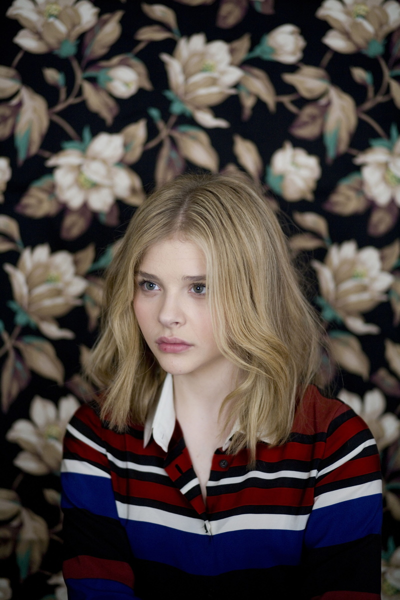 hair, striped, headshot, innocence, long hair, front view, looking at camera, celebrity, emotion, 5K, portrait, child, women, standing, Chloë Grace Moretz