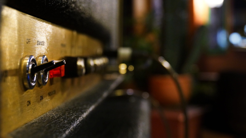 food and drink, drink, red wine, selective focus, close-up, wine, Analogue, 4K, toggle, wine cellar, cellar, alcohol, technology, room, in a row, container