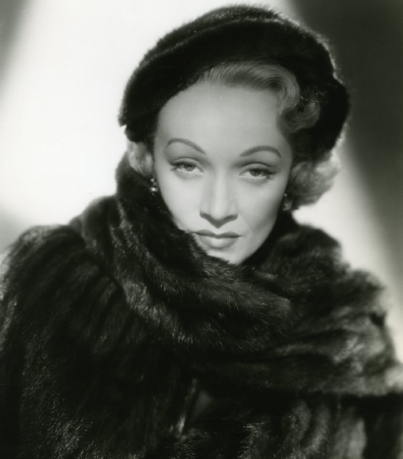 grayscale, star, stage, coat, portrait, actress, wearing, 1080P, singer, women, one person, hairstyle, woman, hollywood, female, international star, 9th greatest all time