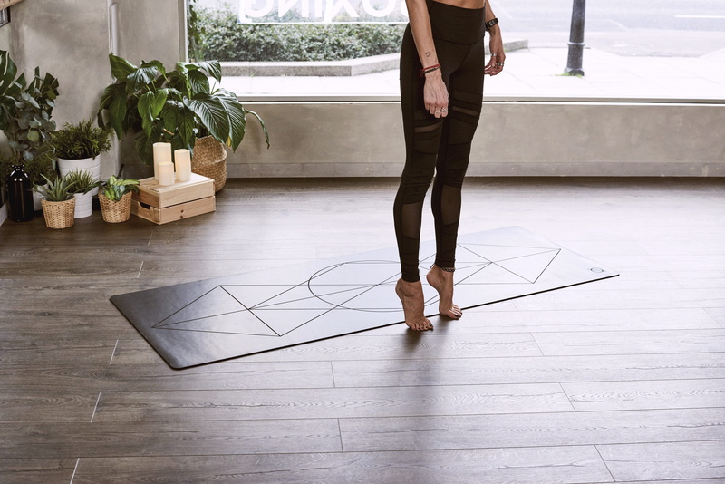 yoga, healthy, young adult, tip toes, lifestyles, floor, urban, wooden floor, yoga mat, wooden, flooring, tiled floor, yoga studio, wear, lifestyle, lady