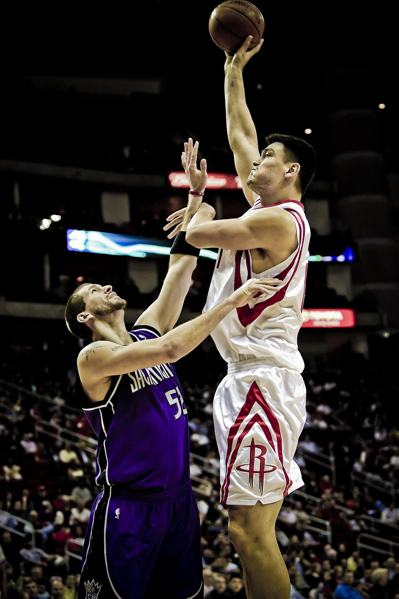 indoors, skill, basketball, lifestyles, athletic, men, male, yao, shooting, muscular, two people, sport, jump, young men, arena, clothing, hook, jump shot