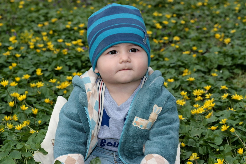 real people, yellow, looking at camera, men, day, portrait, baby, outdoors, girl, child, childhood, happy, young, plant, innocence, leisure activity, flowering plant