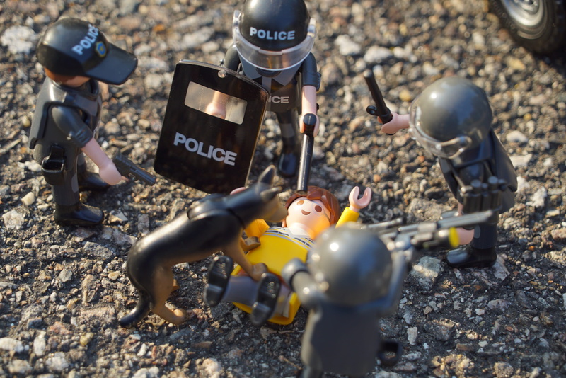 figurine, creativity, police, day, outdoors, representation, close-up, 4K, art and craft, government, playmobil, no people, hoo, riot, raider, toy, male likeness