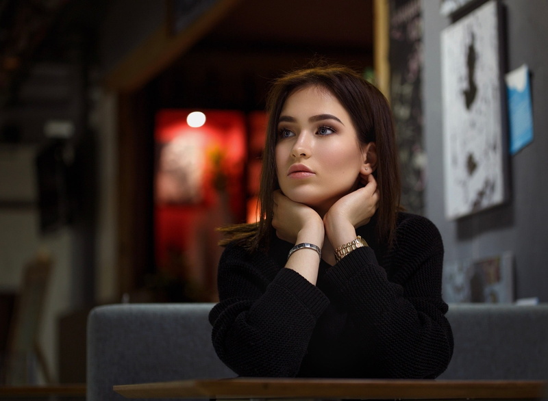 one person, headshot, 1080P, uncertainty, beautiful woman, portrait, looking away, women, focus on foreground, young women, hairstyle, face, business