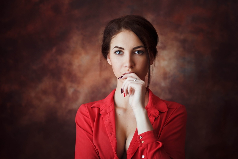 young adult, 1080P, headshot, looking at camera, studio shot, hairstyle, hand, model, cleavage, women, young women, adult, face, 500px, uncertainty, contemplation