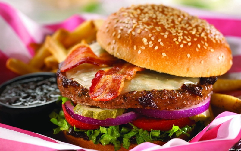 fast Food, meal, onions, onion, beef, tomato, bacon, unhealthy Eating, close-up, american Culture, vegetable, fast Food Restaurant, roll, still life, ketchup