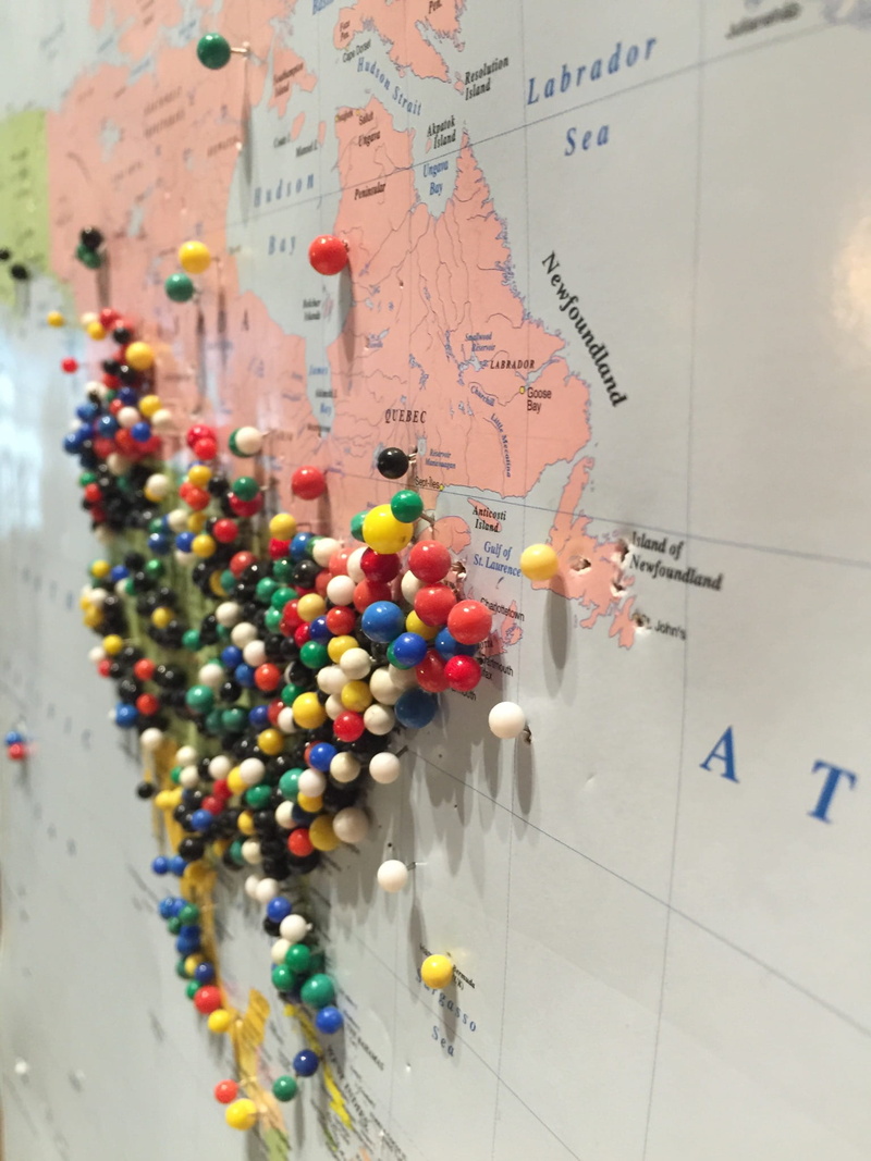 wall - building feature, western script, large group of objects, noticeboard, balloon, north america, high angle view, no people, still life, 1080P, multi colored