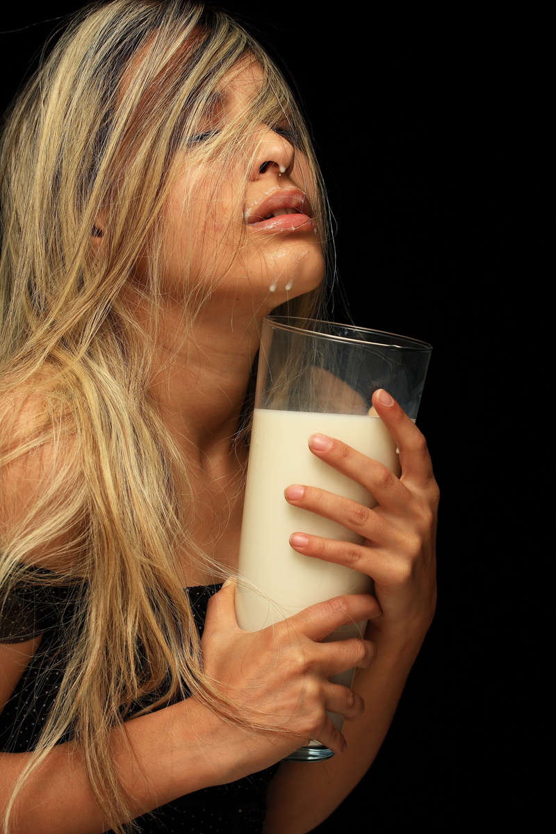 glass, Milk, Health, face, morning, WomenS, front view, blond hair, real people, lifestyles, long hair, art, women, drink, refreshment, beautiful woman