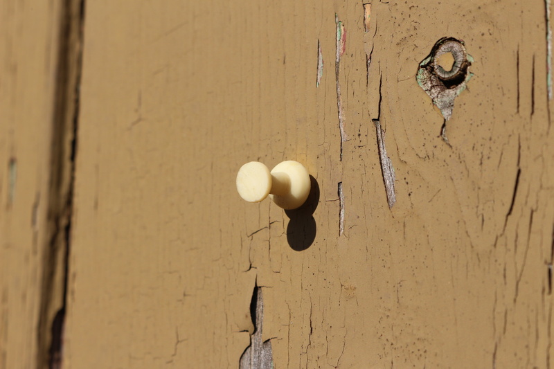 full frame, no people, wall - building feature, old, door, bare, day, textured, 5K, knob, backgrounds, outdoors, entrance, peeling off, wood - material