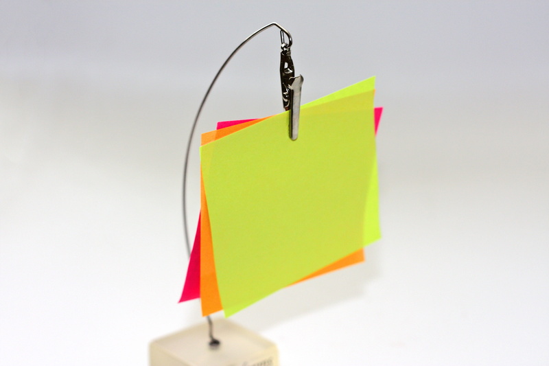 flag, sticker, hanging, close-up, paper, string, stand, copy space, indoors, post it, blank, sticky note, focus on foreground, studio shot, sticky, office