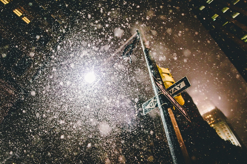 machinery, night, 1080P, illuminated, snow, nature, street, way, wet, light, green, bokeh, snowing, communication, sign, lighting equipment, building exterior