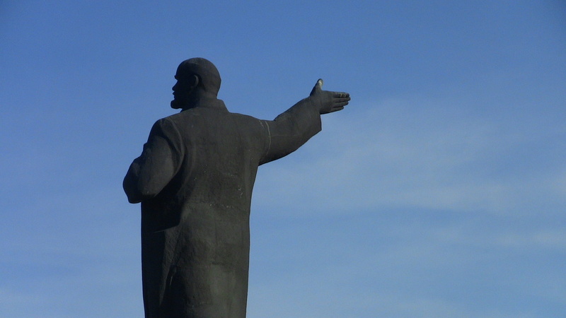 1080P, statue, low angle view, art and craft, architecture, creativity, sculpture, representation, military, government, Lenin, human representation, day