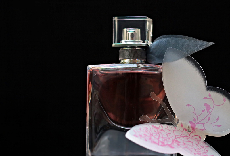 4K, pink, freshness, black background, still life, container, two objects, single object, fragrant, glass bottle, copy space, day, indulgence, flacon