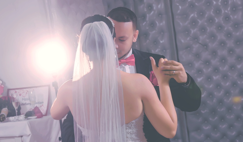 ship, Sponge Cake, clothing, marriage, beautiful woman, grooms, people, lens flare, music, altar, couple in love, young women, technology, women, Kiss