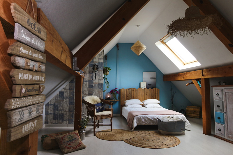 room, bedroom, building, seat, absence, attic, architecture, floor, table, home interior, loft, lighting equipment, living room, flooring, sea, ceiling