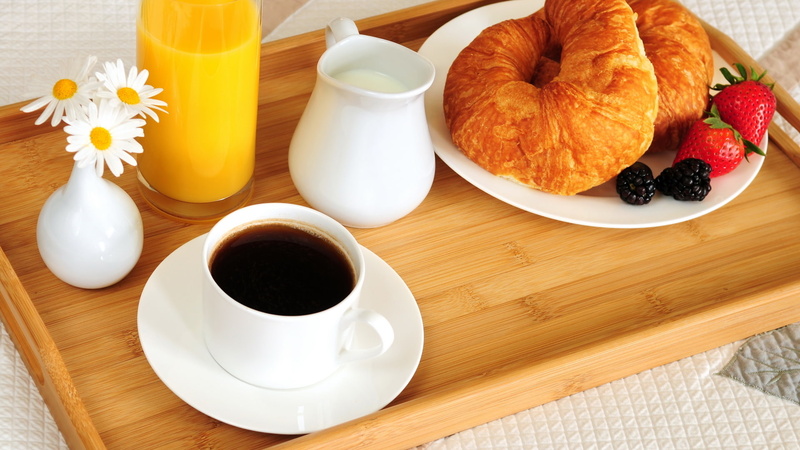camomiles, BlackBerry, orange juice, flowers, food, Breakfast, berries, coffee, glass, growing, plates, tray, coffe, chamomile, 1080P, croissant, strawberry
