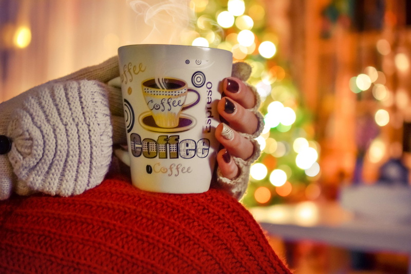 front view, hot, coffe, hand, cup, illuminated, relax, drink, text, close-up, human body part, real people, focus on foreground, cold, lifestyles, unrecognizable person