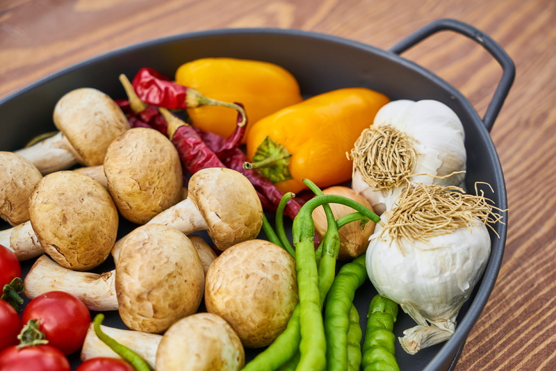 product photo, no people, restaurant, pot, wellbeing, freshness, color image, detail shots, cafe, macro, backgrounds, healthy food, background, wood, onion