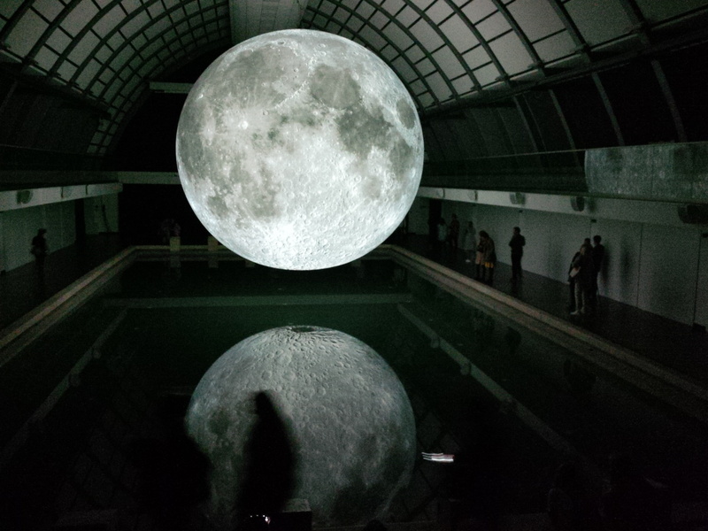 reflection, ceiling, people, science, moon, inside, architecture, shape, sphere, floating, night, hologram, water, spooky, light, built structure, 2K