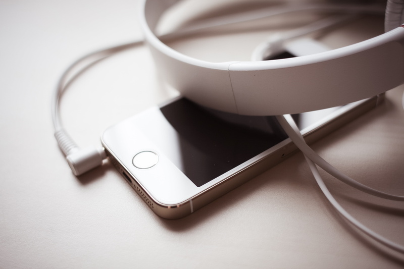 s, communication, coffee cup, uSB Cable, gold, global Communications, business, earphones, apple, cup, coffee, computer, headset, indoors, food and drink