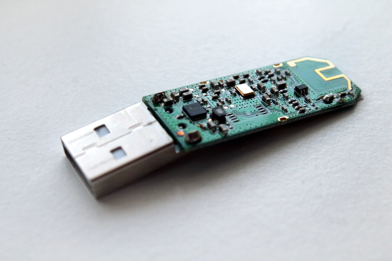 single object, connect, gray background, gray, studio shot, digital, connection, white background, storage, smart phone, computer equipment, computer chip