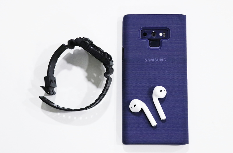 bracket, photography themes, ipod shuffle, hook, adapter, ipod, protection, iphone, combination lock, wireless technology, cuff, no people, indoors, electronics