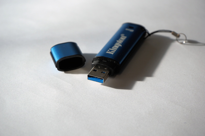 usb stick, blue, memory, cable, store, datatraveler, memory stick, copy space, technology, no people, data, kingston, still life, surface, storage medium