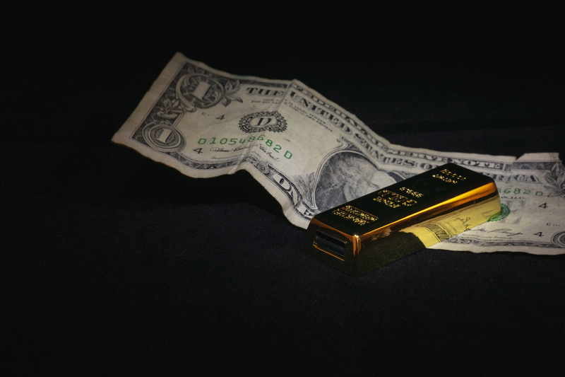 economy, business, flash-drive, representation, single object, 5K, finance, no people, paper currency, currency, technology, studio shot, usb, indoors