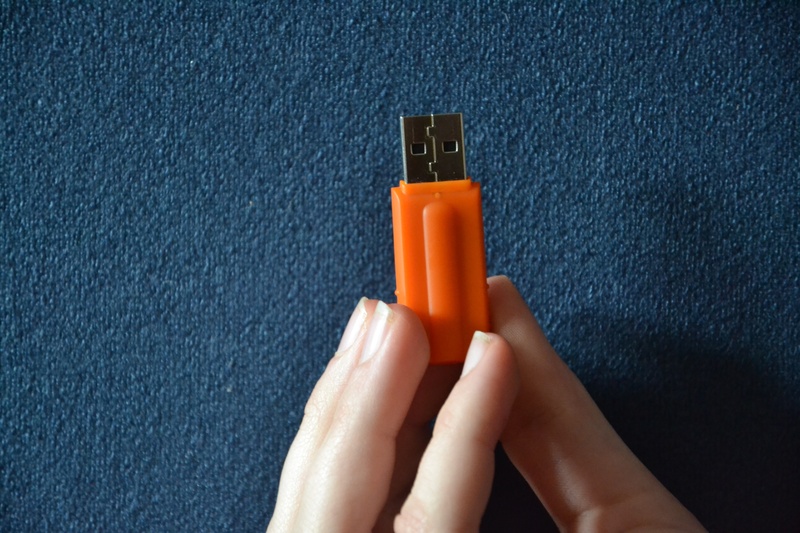 human body part, human limb, blue, human hand, portable, indoors, body part, unrecognizable person, usb, one person, finger, memory, hand, holding, close-up