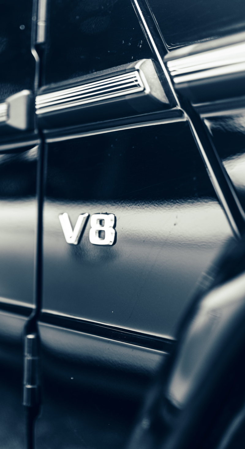 headlight, communication, light, 5K, automobile, vehicle, sign, spoke, logo, guidance, symbol, vehicle interior, transportation, emblem, car mirror, indoors