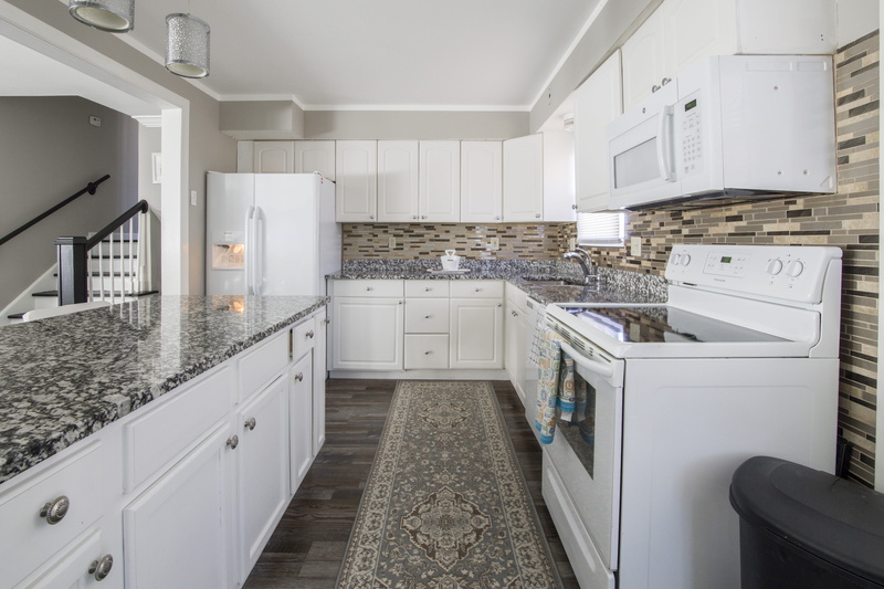 stove, drawer, interior design, steel, cabinet, white color, spacious, design, indoors, refrigerator, empty, cozy, modern, clean, counter, white, wood