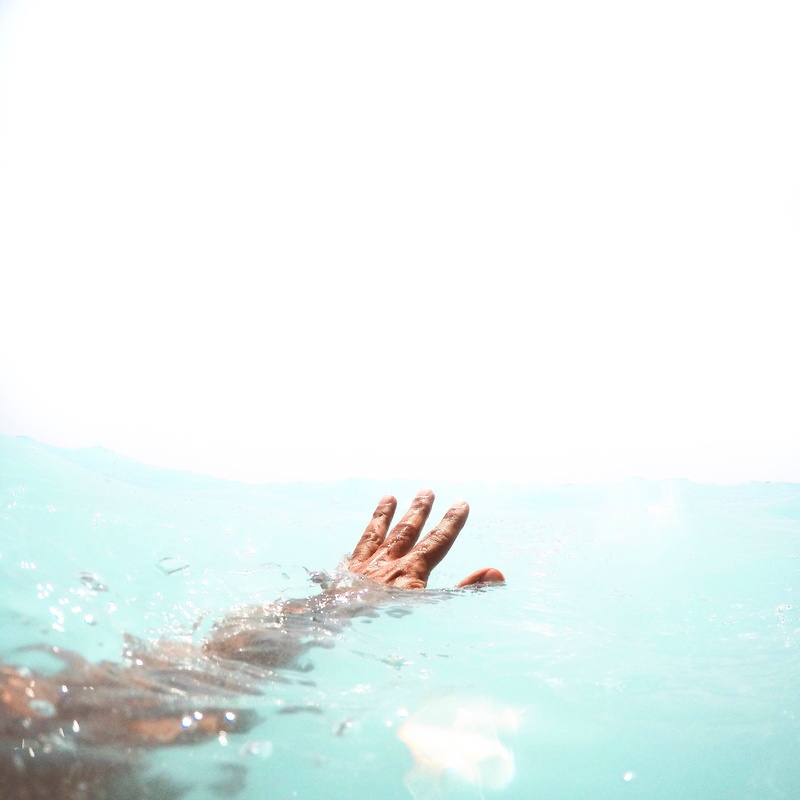 2K, relaxation, people, underwater, women, hand, human foot, one woman only, one person, horizon over water, ocean, water, human, human body part, unrecognizable person