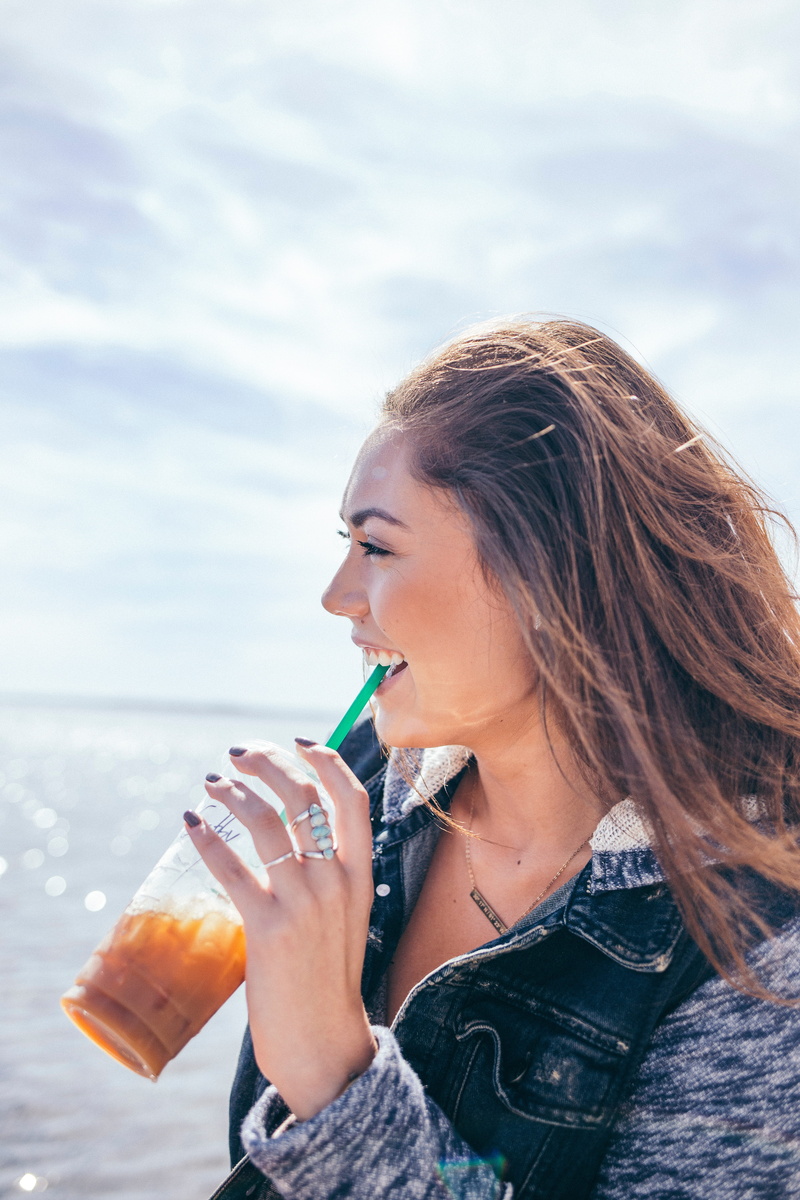drinking, straw, ice coffee, woman, hairstyle, people, person, outdoors, real people, beautiful woman, holding, refreshment, 5K, leisure activity, casual clothing