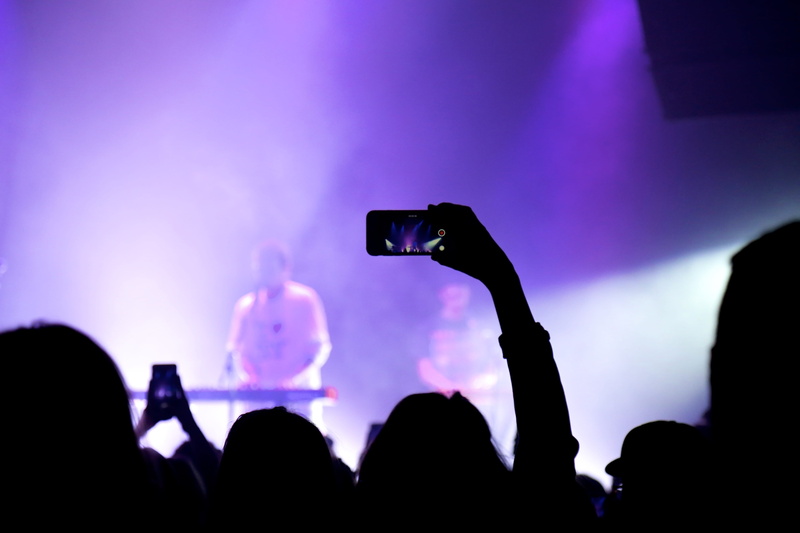 wireless technology, smartphone, enjoyment, 5K, mobile phone, stage, smart phone, popular music concert, capture, rock music, audience, holding, filming