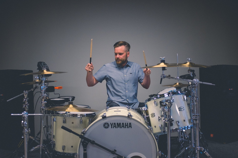 men, mature men, cymbal, throne, one person, adult, drumstick, musician, recording studio, sitting, drummer, kick, snare, yamaha, musical instrument, tom tom