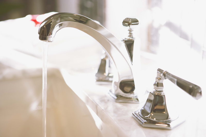 stainless, faucet, chrome, selective focus, stream, domestic Bathroom, pouring, water, luxury, close-up, shiny, metal, no People, gray, day, white, flowing