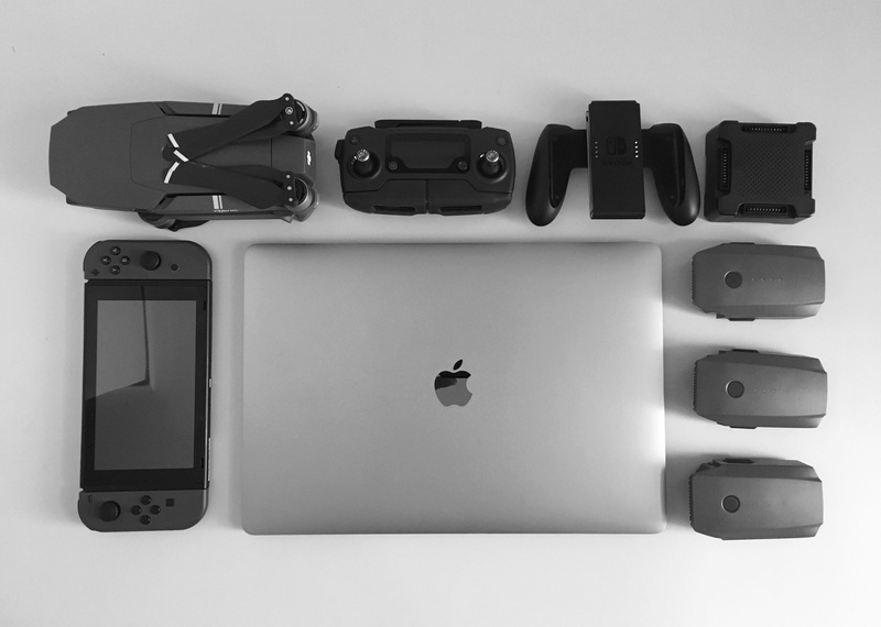 studio shot, group, apple, camera - photographic equipment, controller, photography, mavic, white background, directly above, group of objects, joystick