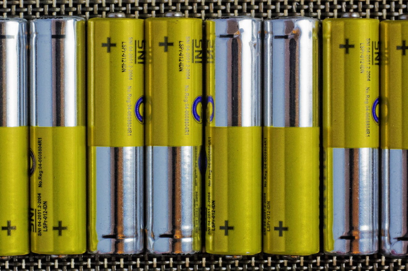 2K, close-up, indoors, stack, energy, full frame, group of objects, order, group, still life, batteries, no people, side by side, text, variation, choice
