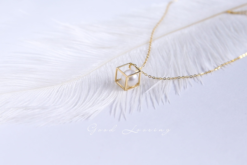 studio shot, luxury, white color, pearl jewelry, still life, religion, wealth, close-up, no people, feather, jewellery, event, pendant, necklace, diamond - gemstone