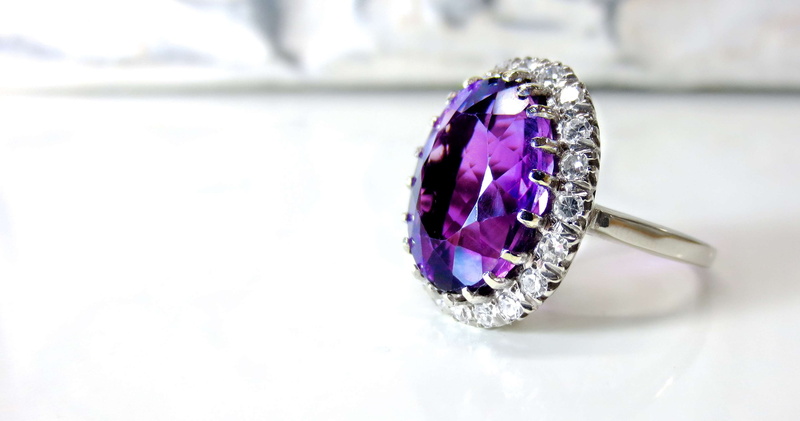 jewelry band, extreme close-up, gemstone, close-up, gem, wealth, copy space, precious, diamond - gemstone, purple, fashion, reflection, violet, accessory