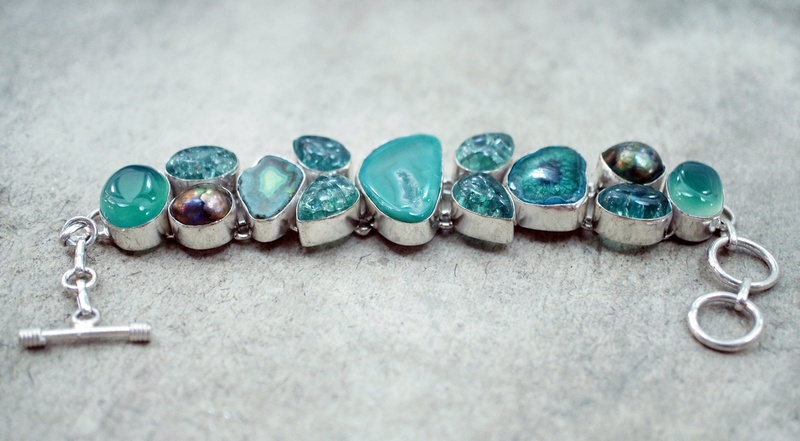 jewel, close-up, sterling silver, jewellery, drusy, shiny, necklace, quartz, sterling, selective focus, 2K, fashion, indoors, point, care, colored, precious Gem