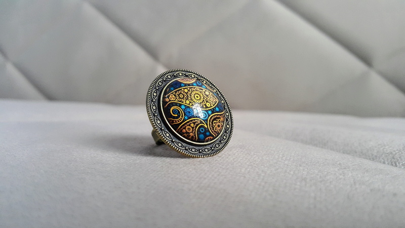 shiny, gold, design, pattern, beautiful, 5K, ring, domestic room, art and craft, creativity, furniture, ornament, engagement, silver, precious, aesthetics