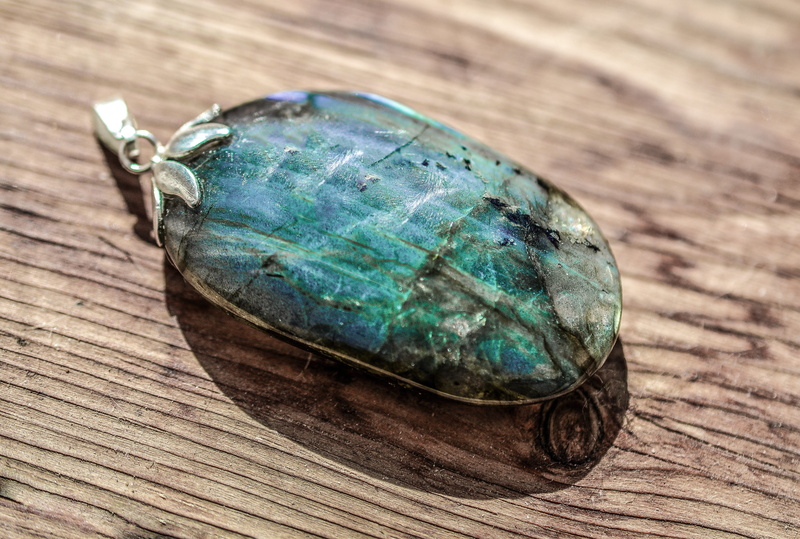 macro, cabochon, gemology, 4K, wood - material, luxury, oval, animal, labradorite, geological, shimmering, table, healing, focus on foreground, wealth