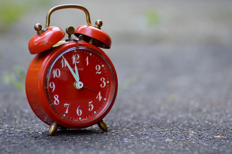 metal, minute hand, outdoors, disaster, the eleventh hour, clock, selective focus, clock face, alarm Clock, time indicating, city, 2K, pavement, selective