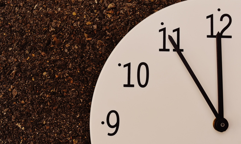 text, wake up, number, midnight, the eleventh hour, hour hand, minute hand, business, round, finance, countdown, display, single object, disaster, analog