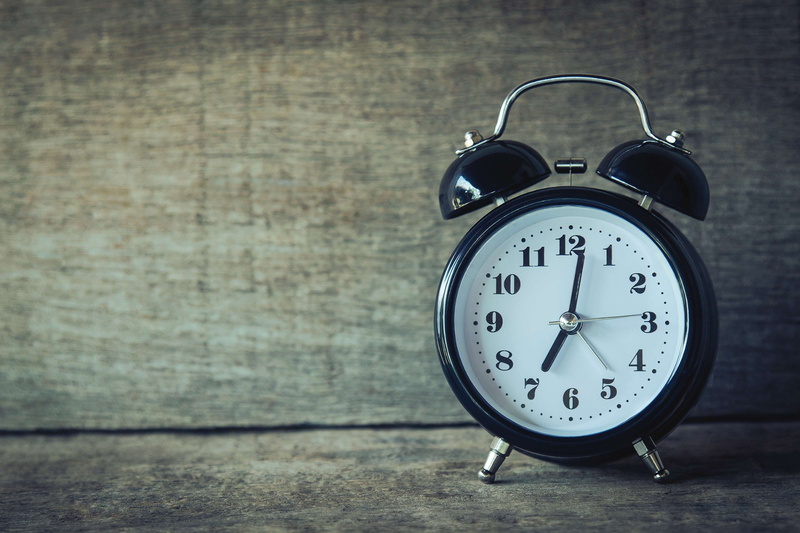 2K, no people, single object, minute hand, countdown, analogue, classic, wooden, alarm, morning, black and white, accurate, minutes, insomnia, studio shot