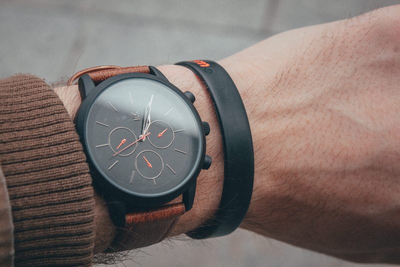 chronograph, person, watch, personal accessory, technology, human hand, hour, holding, number, leather, wear, hand, body part, human body part, 5K, males