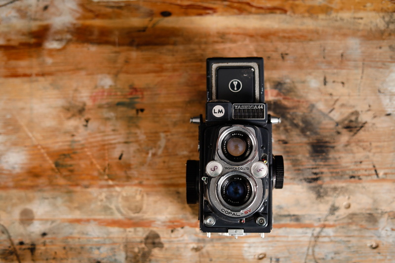 brown, film industry, camera - photographic equipment, nostalgia, photographing, single object, equipment, photography themes, indoors, camera, wood - material