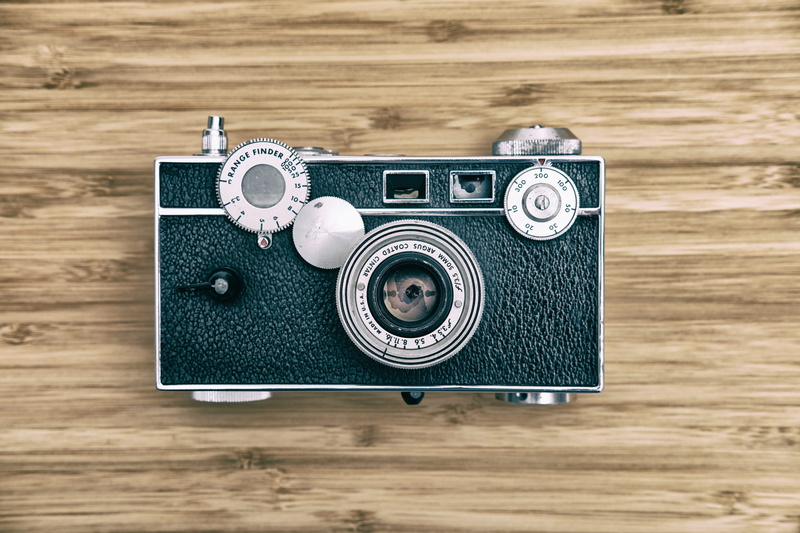 gray, photographic equipment, directly above, chrome, table, black, nostalgia, c, film camera, obsolete, analog, argus, wood grain, silver, single object