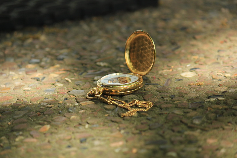lying, ground, time of, no people, hours, economy, nature, about, clock, coin, old, currency, clock face, close-up, single object, golden, finance, pops up